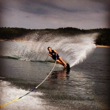 Hannah Landreth waterskiing